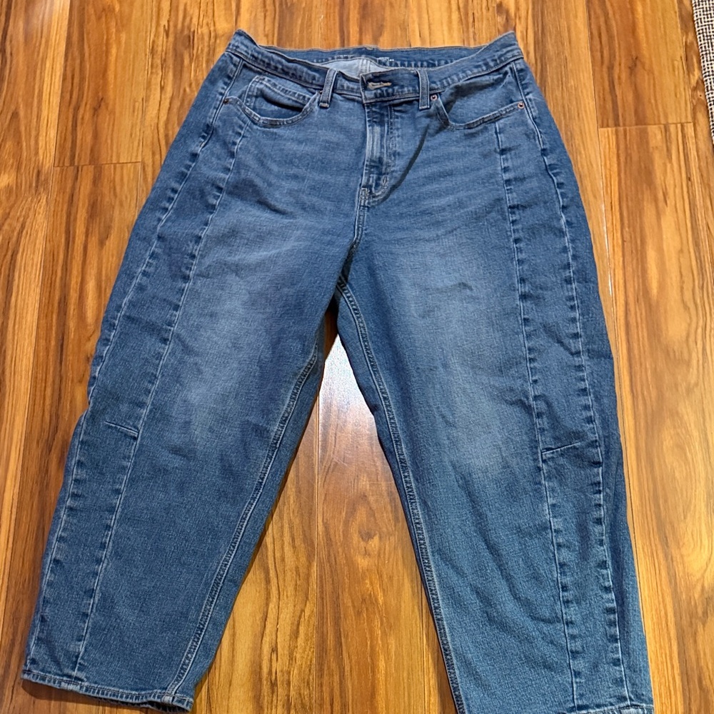 Old Navy High-Rise Barrel Leg Jeans - Light Blue
